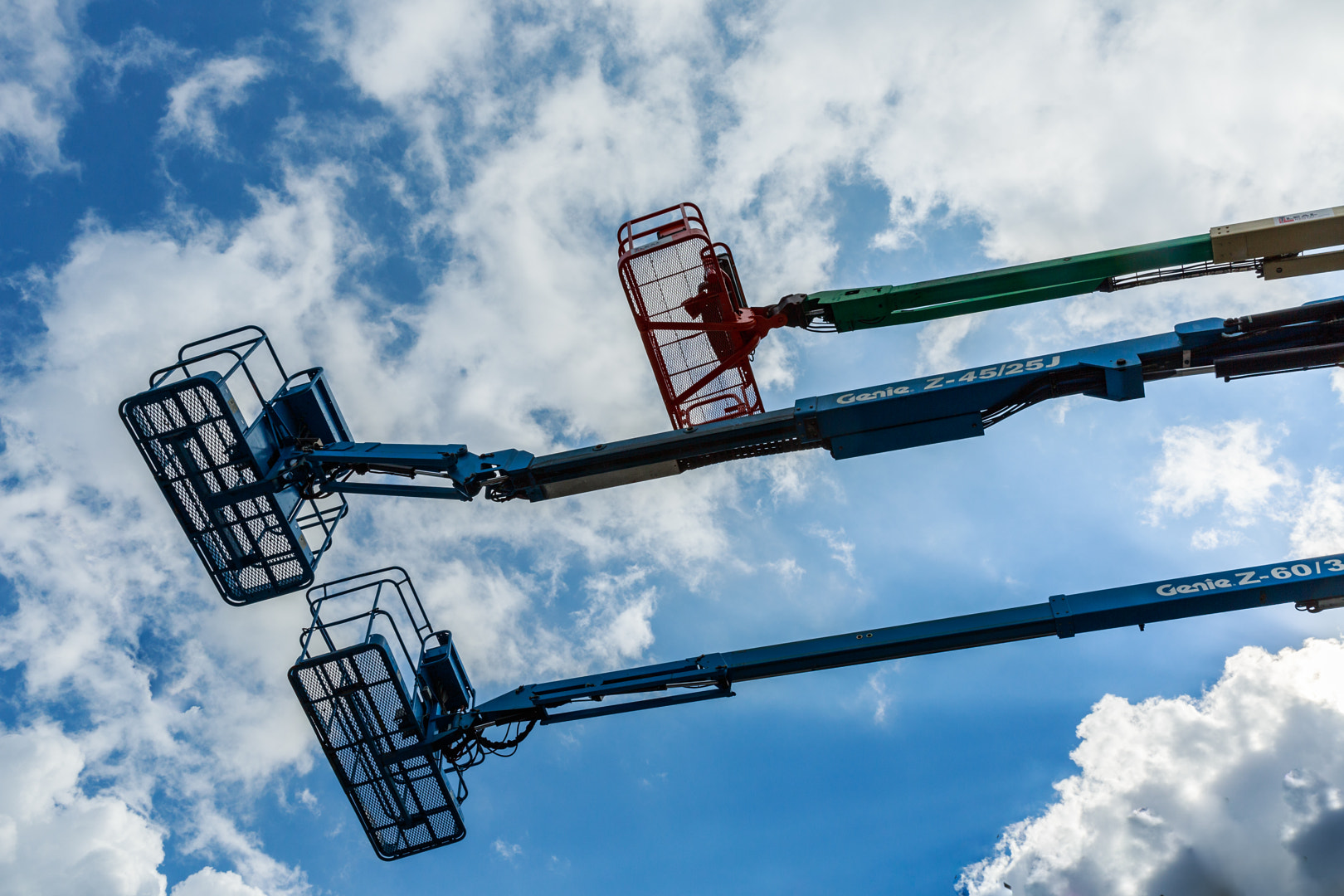 高空作業(yè)車